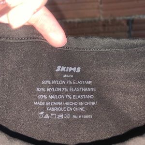 SKIMS sz M brown short sleeve tee see description
